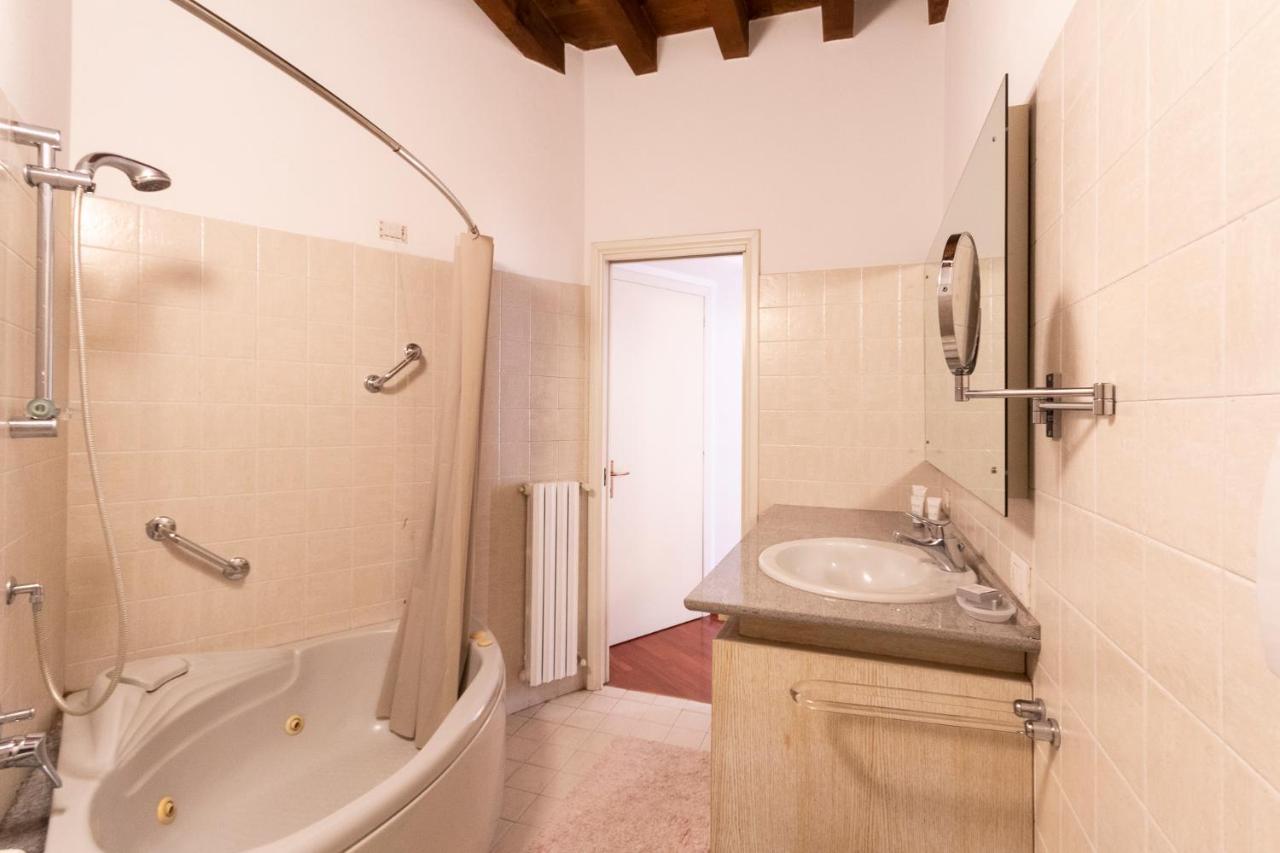 Anfiteatro Apartment In Brera Milan Luaran gambar