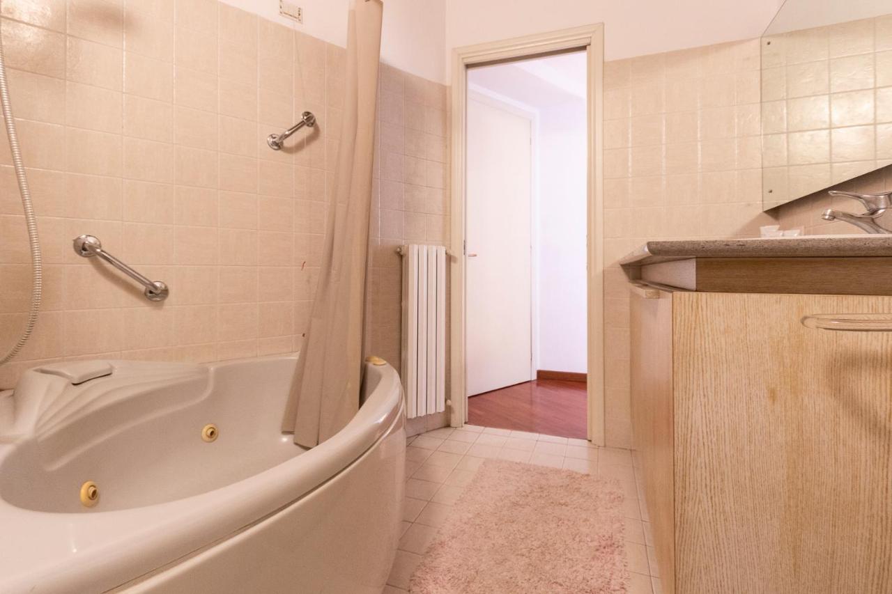 Anfiteatro Apartment In Brera Milan Luaran gambar
