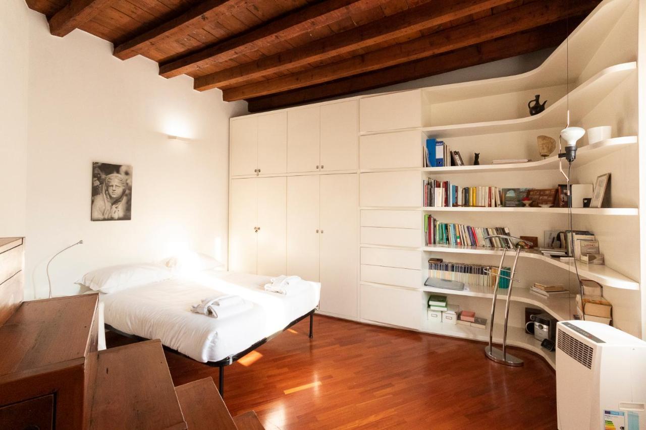 Anfiteatro Apartment In Brera Milan Luaran gambar
