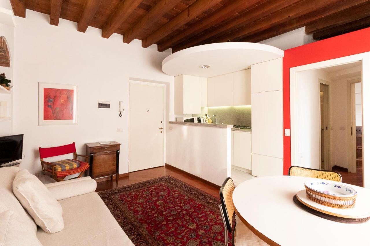 Anfiteatro Apartment In Brera Milan Luaran gambar