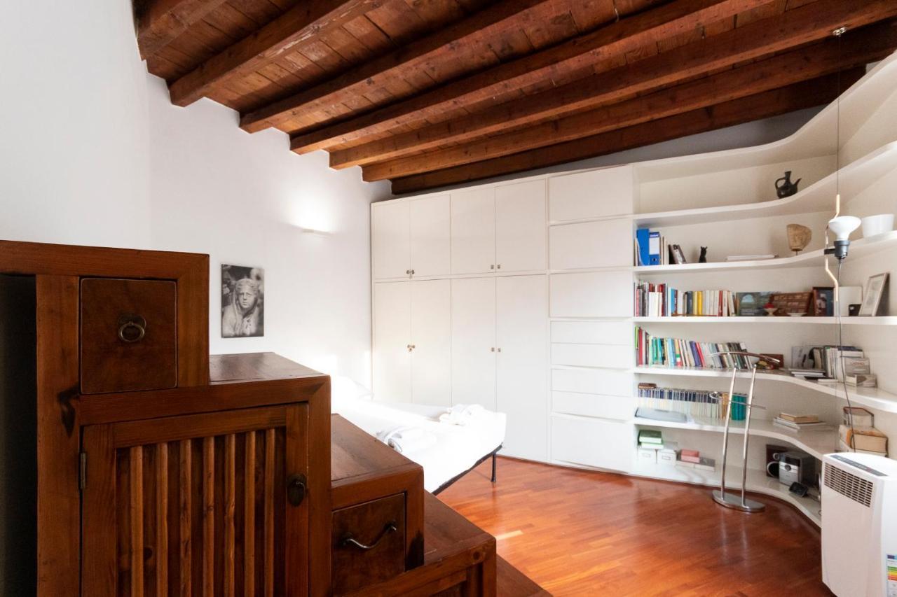 Anfiteatro Apartment In Brera Milan Luaran gambar