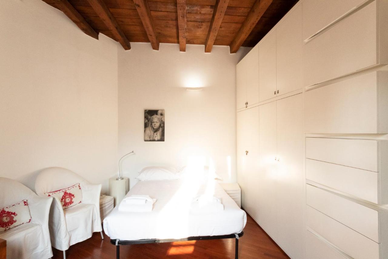 Anfiteatro Apartment In Brera Milan Luaran gambar