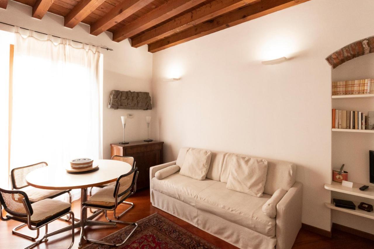 Anfiteatro Apartment In Brera Milan Luaran gambar