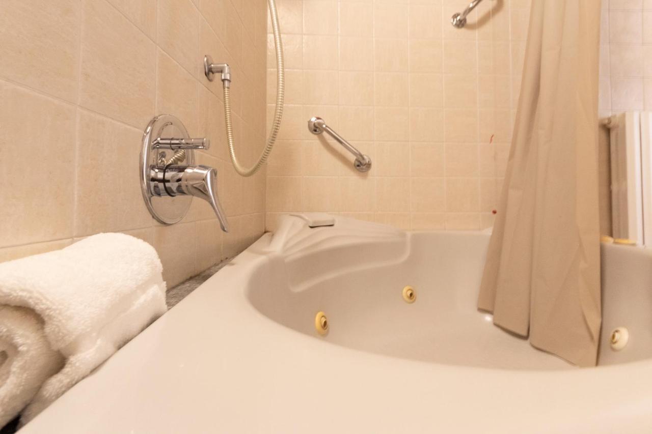 Anfiteatro Apartment In Brera Milan Luaran gambar